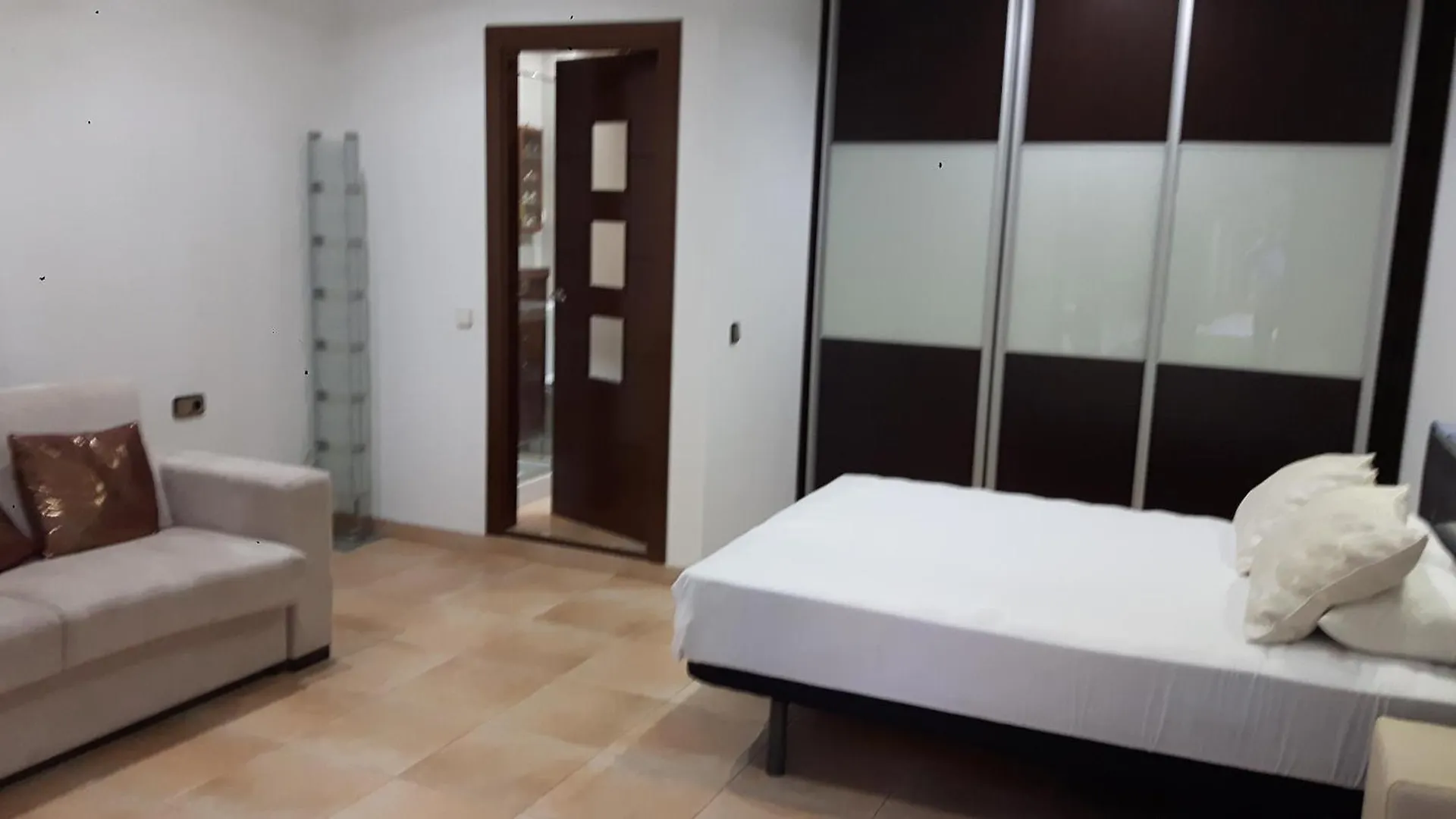 Homestay Alojamiento Independiente De Invitados El Olivo El Prat de Llobregat